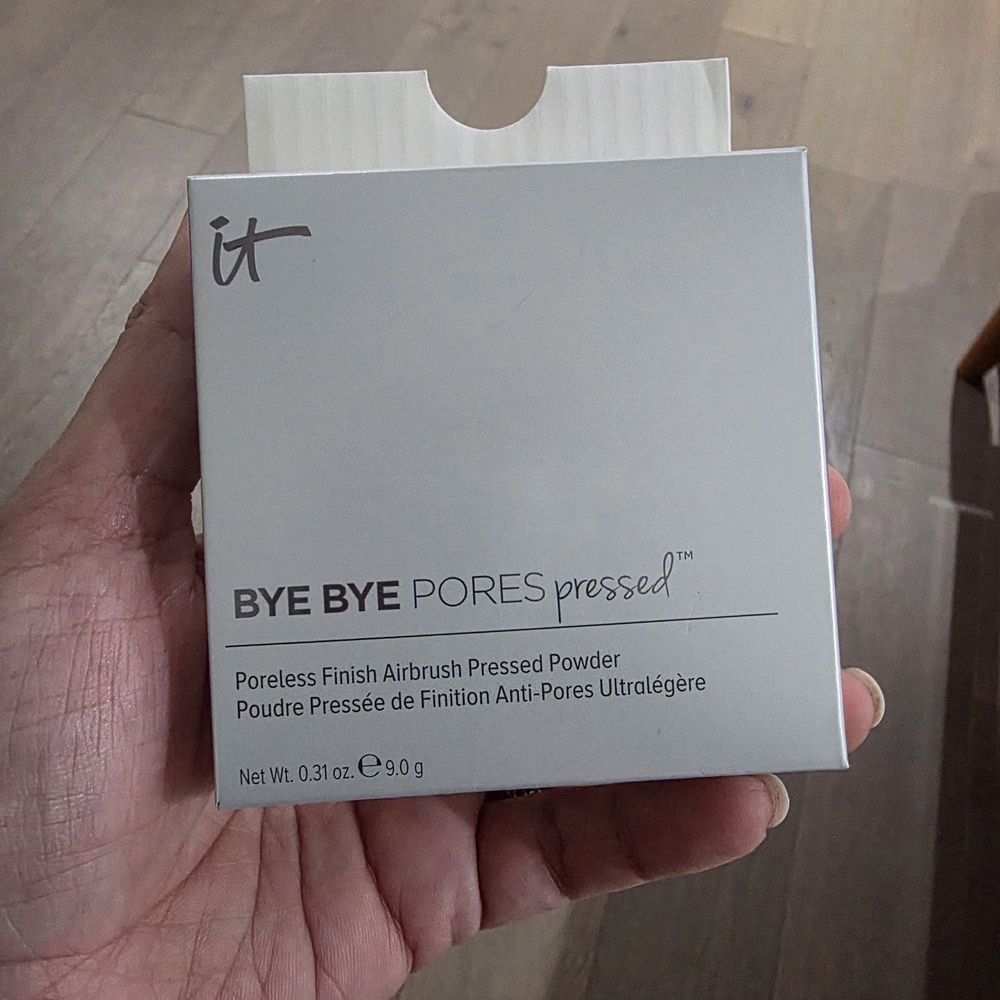 IT Cosmetics Poreless Finish Powder in Translucent